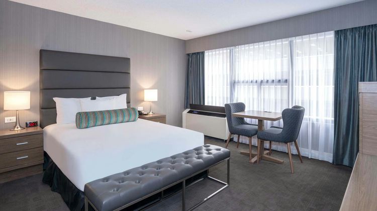 Sandman Hotel Calgary City Centre Room