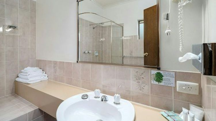 Heritage Motor Inn Room