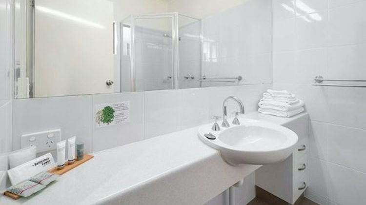 Heritage Motor Inn Room