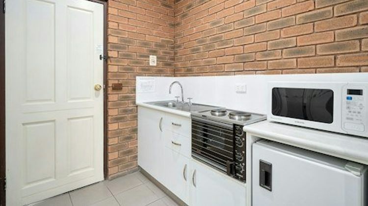 Heritage Motor Inn Room