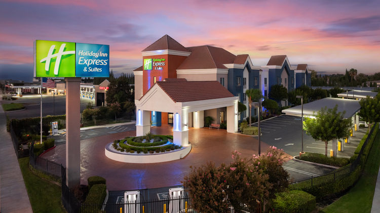 Holiday Inn Express Exterior