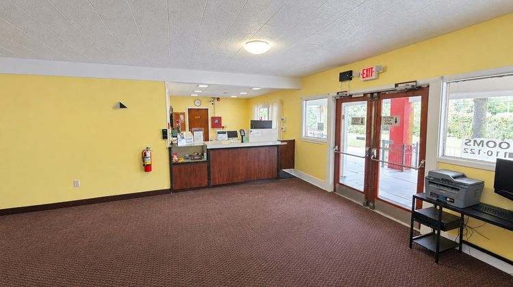 Red Roof Inn Sutton Lobby
