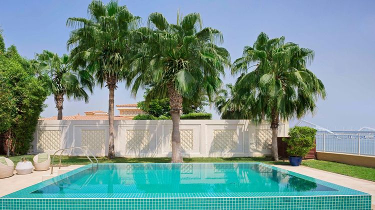 The Ritz-Carlton Abu Dhabi, Grand Canal Pool