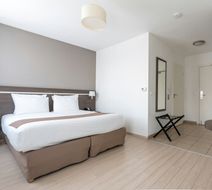 Sejours & Affaires Atlantis-Massy Room
