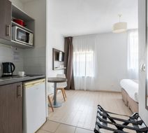 Sejours & Affaires Atlantis-Massy Room