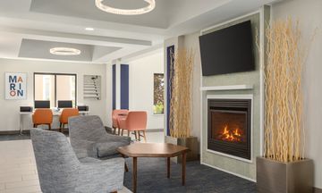 Holiday Inn Express Suites Marion