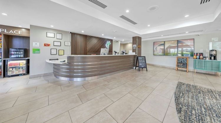 Holiday Inn Atlanta Northlake Lobby