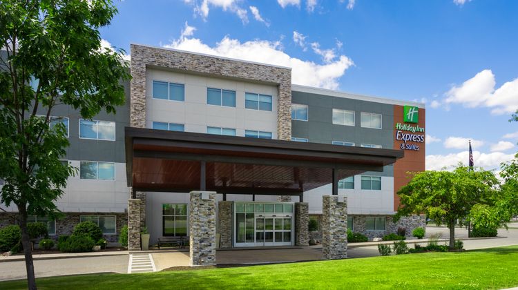 Holiday Inn Express & Suites Johnstown Exterior