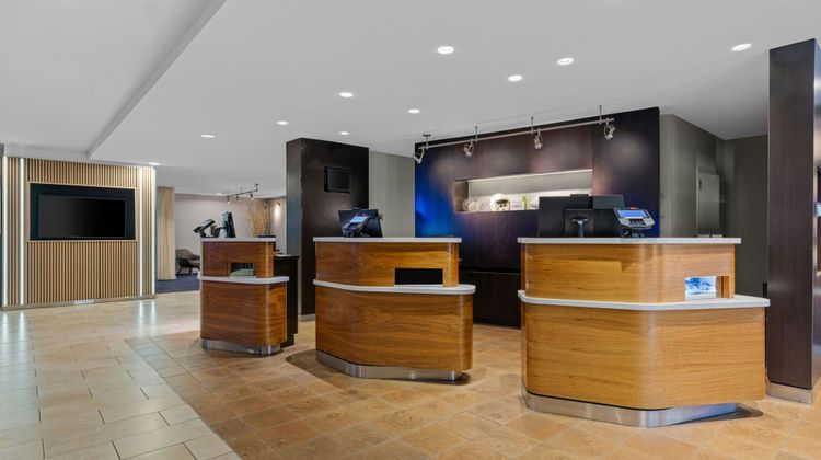 Courtyard by Marriott Chicago O'Hare Lobby