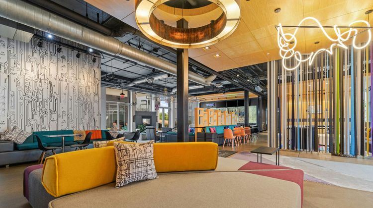 aloft Bolingbrook Lobby