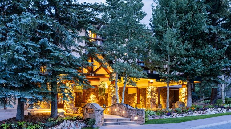 Stonebridge Inn Exterior