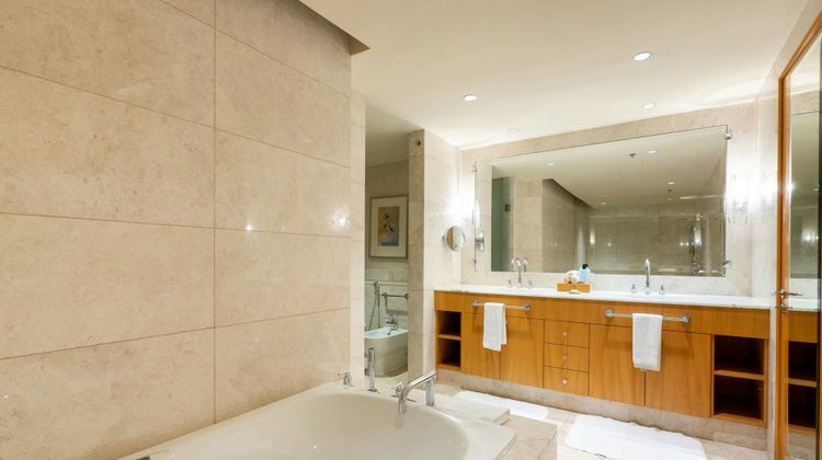 Ritz-Carlton Executive Residences, Dubai Room