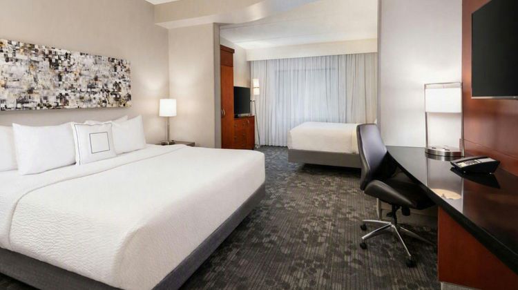 Courtyard Washington Meadow Lands Suite