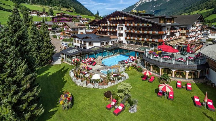 Relais Chateaux Spa Hotel Jagdhof Exterior