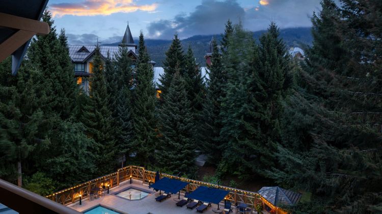 Delta Hotels Whistler Village Suites Pool