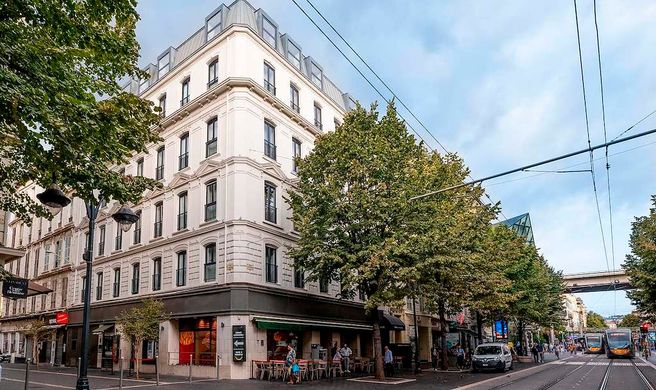 Ikonik Jean Medecin Exterior