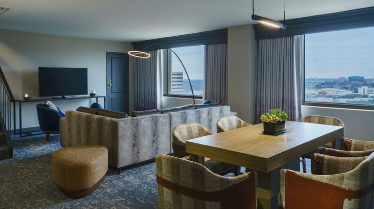 Renaissance Dallas Addison Hotel Suite