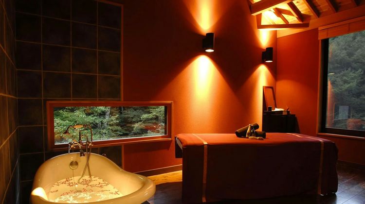 Gora Kadan Room