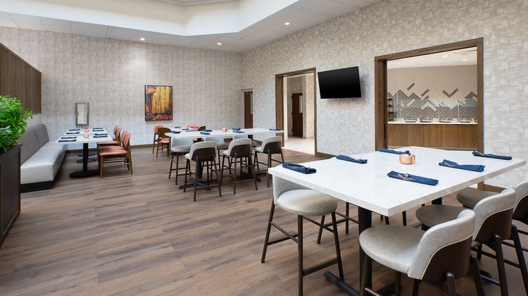 Holiday Inn University Plaza Hotel Restaurant