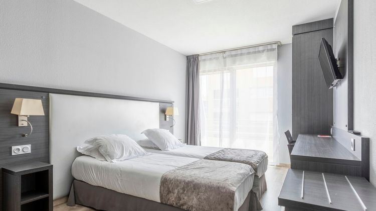Sejours & Affaires Mirabeau Room
