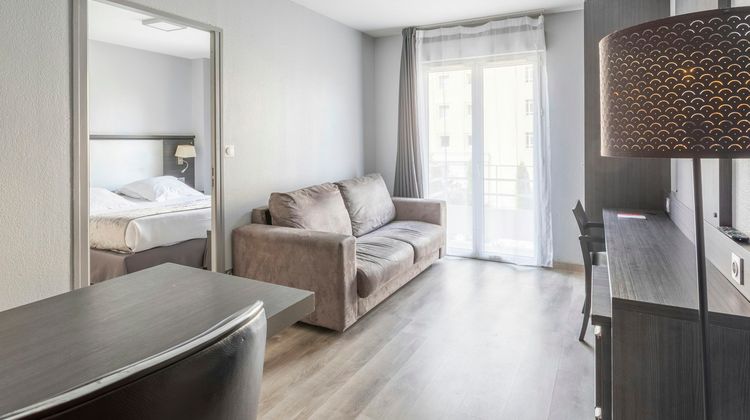 Sejours & Affaires Mirabeau Room