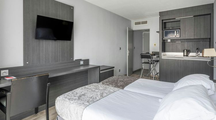 Sejours & Affaires Mirabeau Room