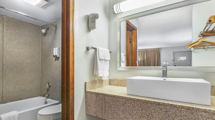 Red Roof Inn Cartersville-Emerson Room
