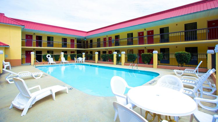 Red Roof Inn Cartersville-Emerson Pool