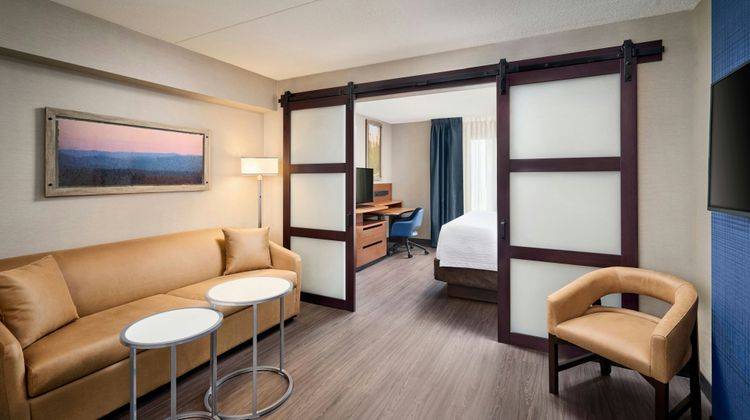 Fairfield Inn & Suites Guelph Suite