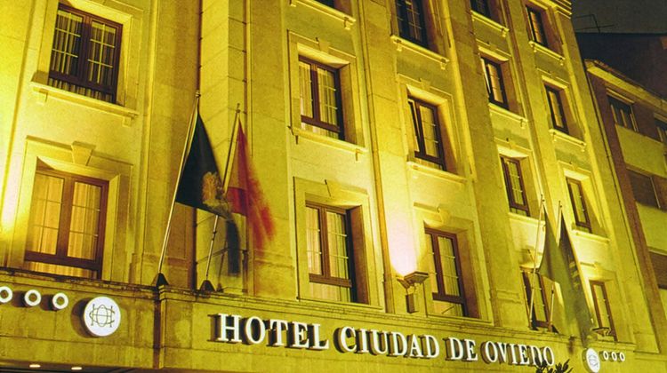 Hotel Vetusta Exterior