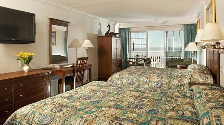 La Mer Beachfront Inn Room