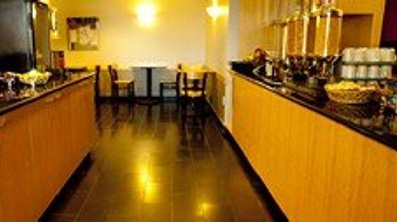 <b>Hotel le Dauphin St Hyacinthe Room</b>. Images powered by <a href="https://www.leonardoworldwide.com/" title="Leonardo Worldwide" target="_blank">Leonardo</a>.