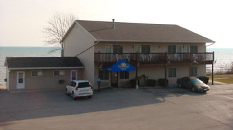 Algoma Beach Motel Exterior