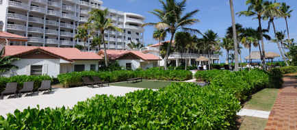 Beachcomber Resort & Villas Exterior