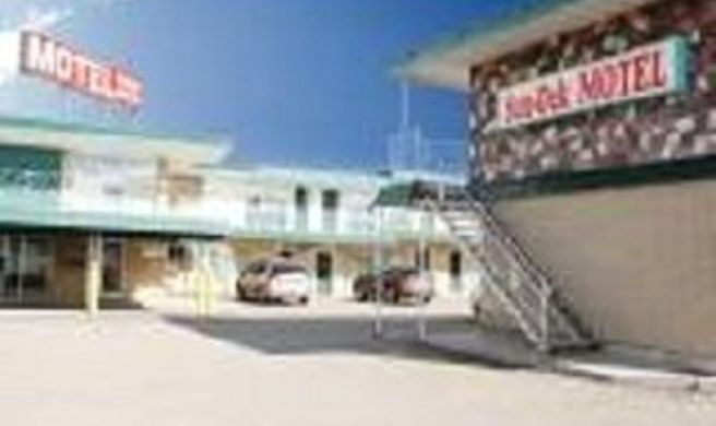 Sun Dek Motel Exterior