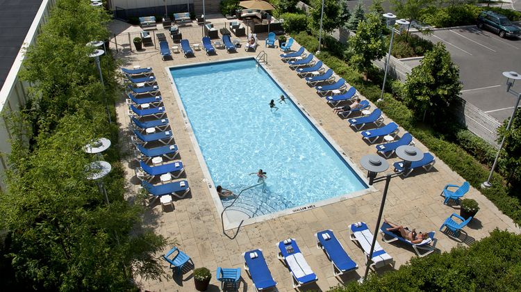Toronto Don Valley Hotel & Suites Pool