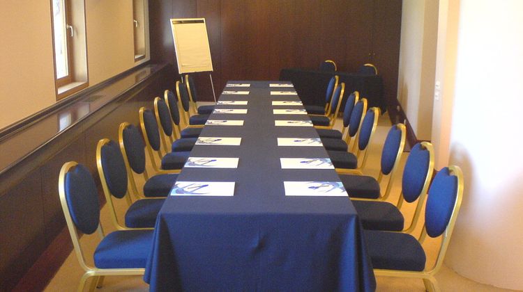 Amphitryon Hotel Meeting