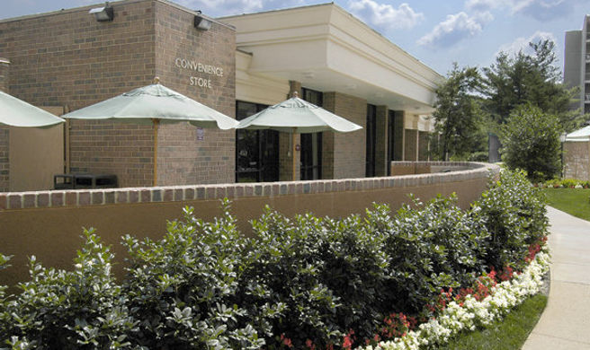 Oakwood Falls Church Exterior