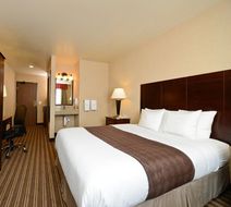 Yellowstone West Gate Hotel Room