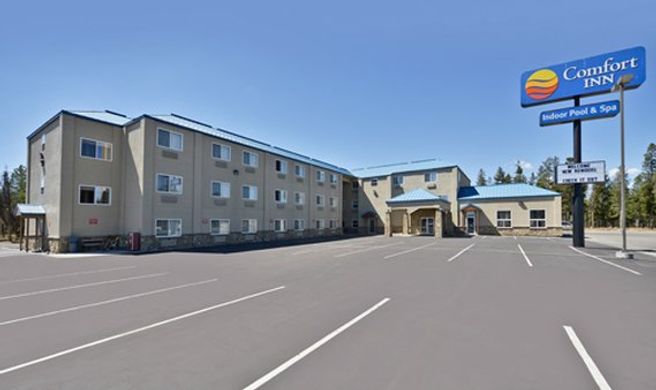 Yellowstone West Gate Hotel Exterior