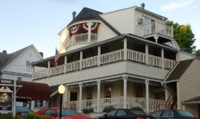 Queen Anne's Revenge Inn & Suites Exterior