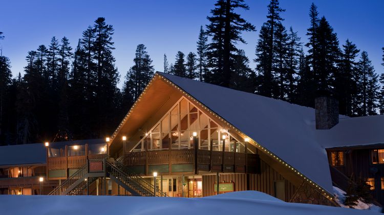 Mammoth Mountain Inn Exterior