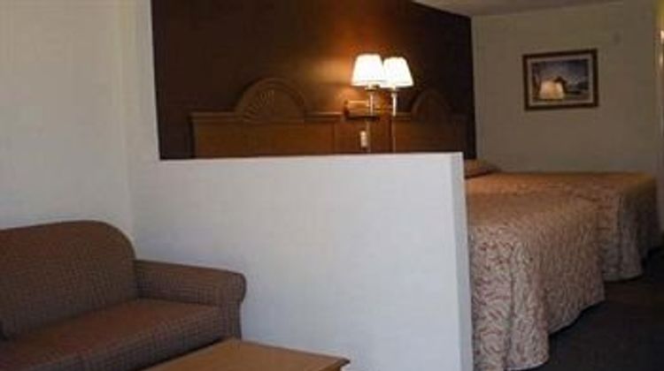 Econo Lodge Inn & Suites Room
