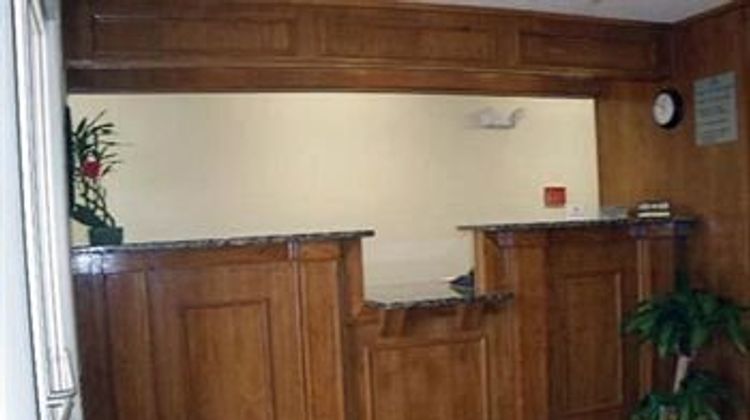 Econo Lodge Inn & Suites Lobby