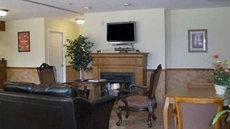Econo Lodge Inn & Suites Lobby