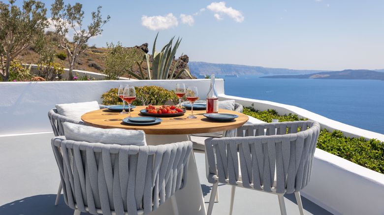 <b>Ikies Santorini Room</b>. Images powered by <a href="https://www.leonardoworldwide.com/" title="Leonardo Worldwide" target="_blank">Leonardo</a>.