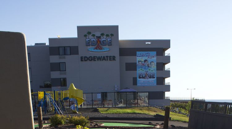 Edgewater Hotel & Waterpark Golf