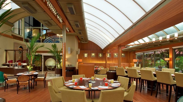 Vivanta Ernakulam, Marine Drive Restaurant