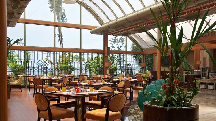 Vivanta Ernakulam, Marine Drive Restaurant