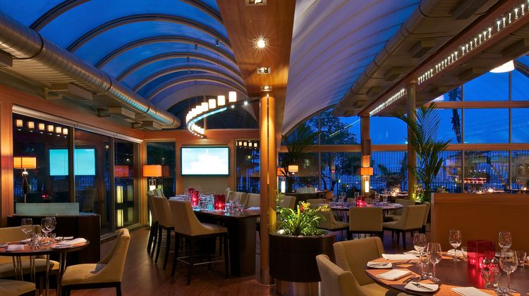 Vivanta Ernakulam, Marine Drive Restaurant